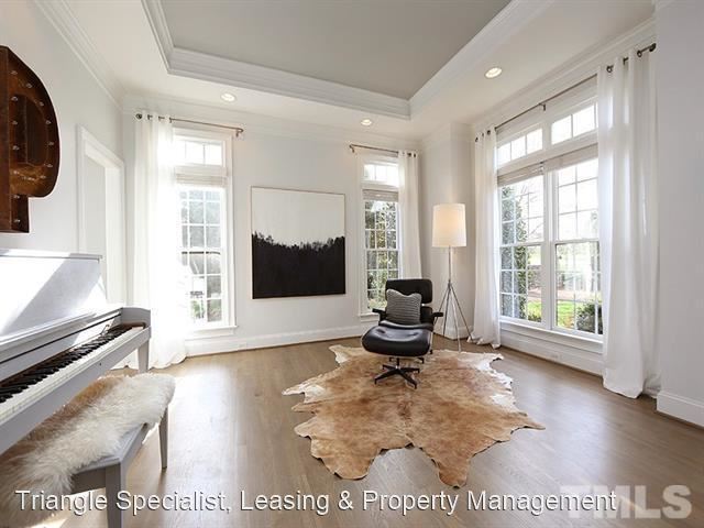 Building Photo - 6004 Crescent Knoll Dr
