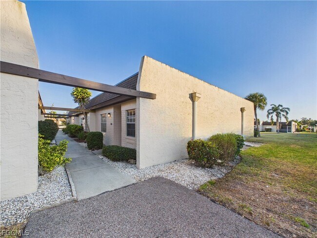 Foto del edificio - 6300 South Pointe Blvd