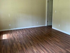 Building Photo - 55 Pell Dr