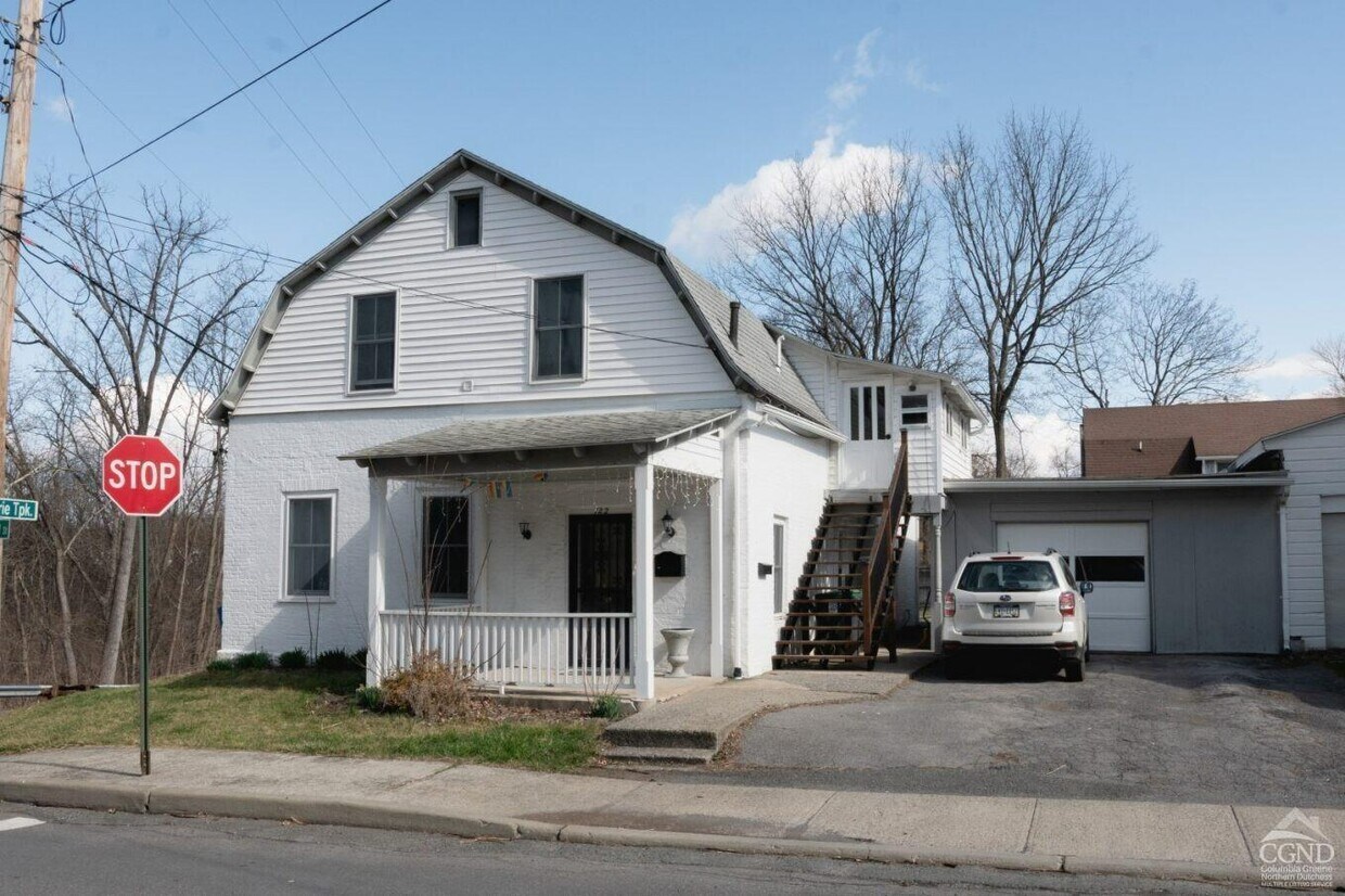 Primary Photo - 122 2nd St
