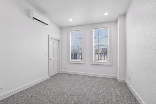 Building Photo - 105 E Bremer Ave