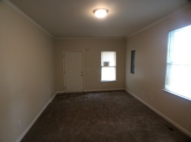 Foto del edificio - 854 N Grand Ave NW