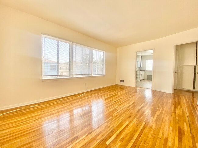 Building Photo - 443 N Spaulding Ave Los Angeles, CA 90036