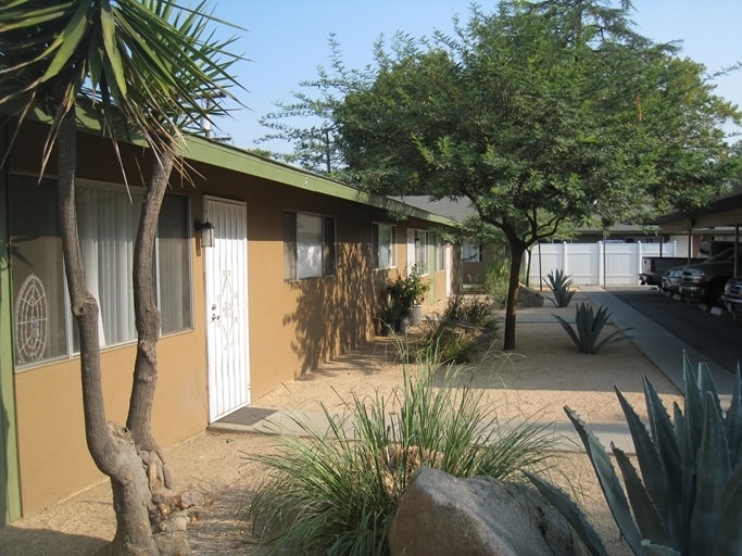 Primary Photo - Sandstone Villas Apartments