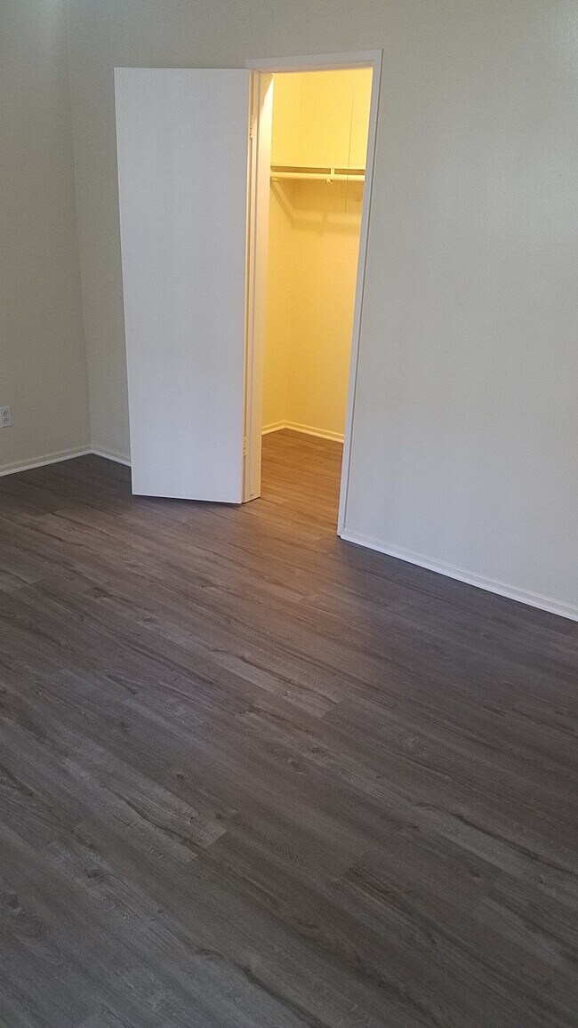 Foto del edificio - 1301 N Mansfield Ave