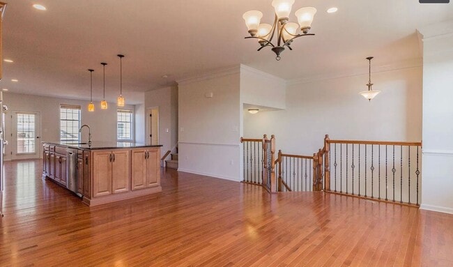 Building Photo - Stunning 3 Level, 3 Bed 3.5 Bath Townhome ...