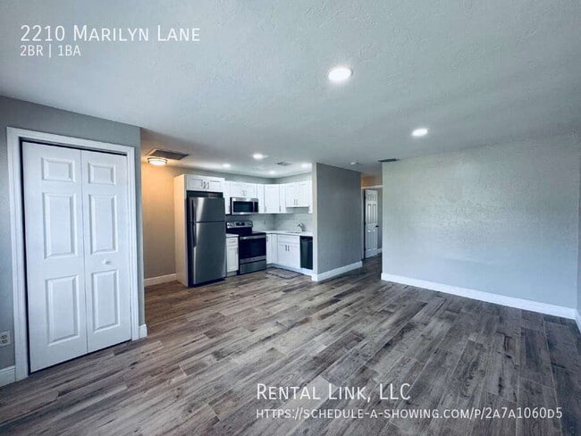Building Photo - 2210 Marilyn Ln