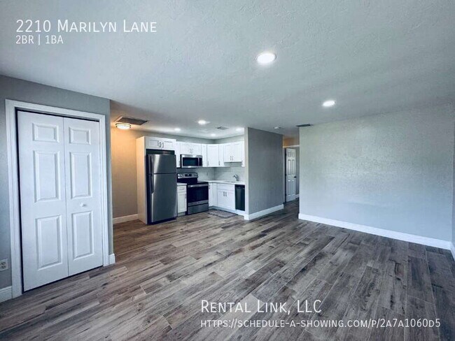 Foto del edificio - 2210 Marilyn Ln