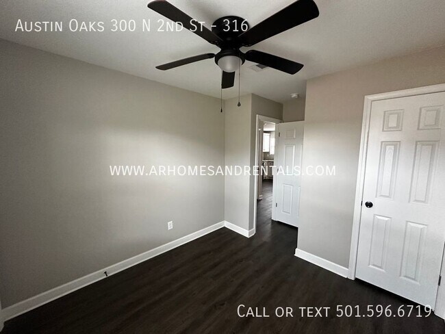 Building Photo - 300 N 2nd St - 316 | $795 | 2 beds, 1 full...