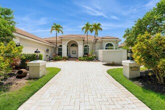 Building Photo - 2708 Meadowood Dr