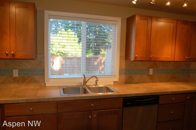 Foto del edificio - 633 189th Street Ct E