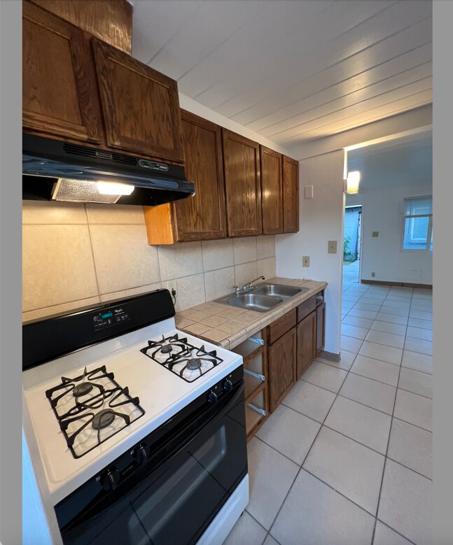 Foto del edificio - 929 S Thorne Ave