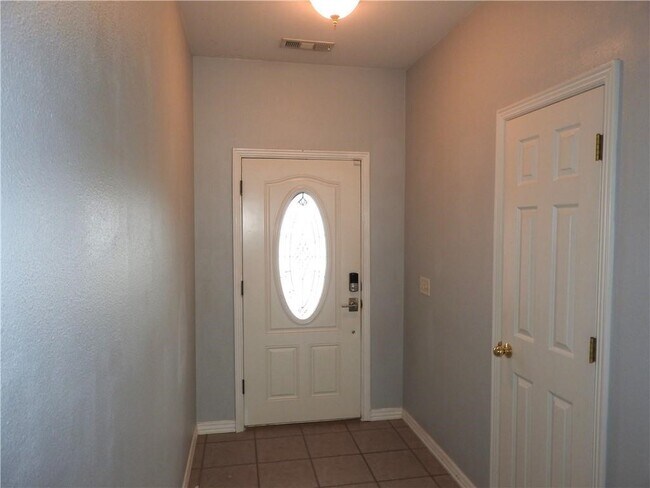 Building Photo - 2204 W Sunset Dr