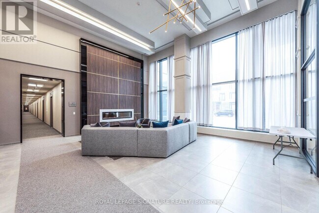 Photo du bâtiment - 4055 Parkside Village Dr