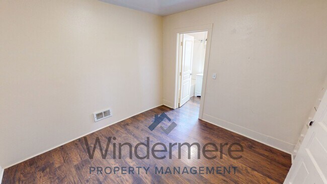 Foto del edificio - 114 N Touchet St