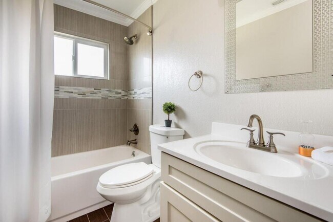 Foto del edificio - 5579 Marquette Dr