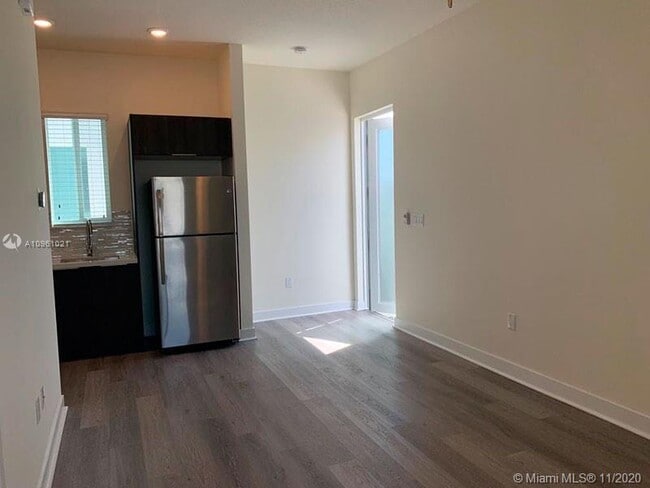 Foto del edificio - 10459 NW 66th St