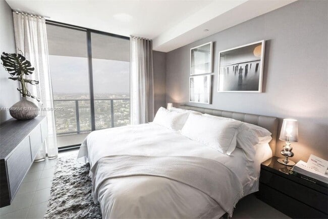 Building Photo - 1600 NE 1st Ave