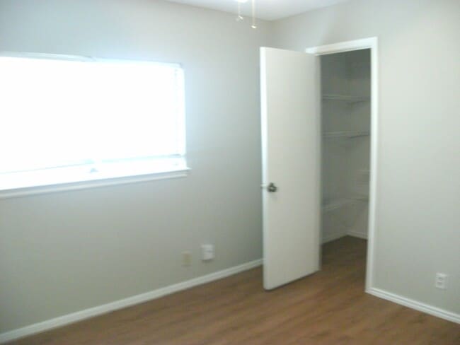 Building Photo - 4107 Sunrise Pt Dr