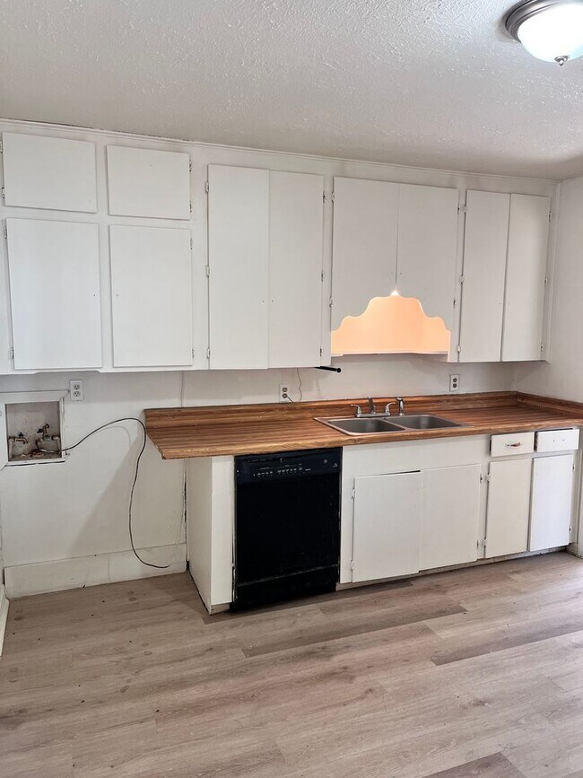 Foto del edificio - Sunset Acres 3 Bedroom Home- Call Today!