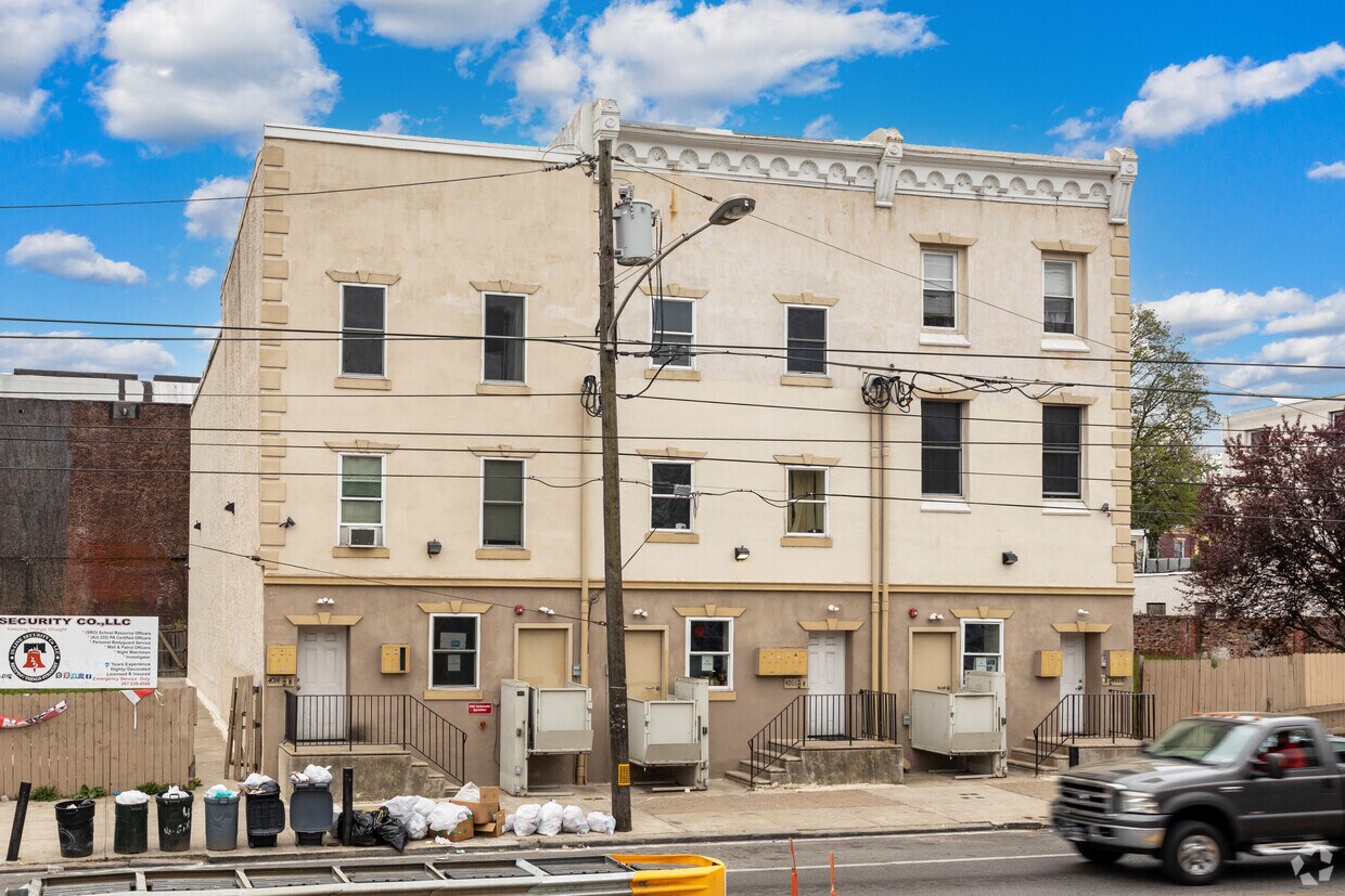 Building Photo - 4014-4018 W Girard Ave