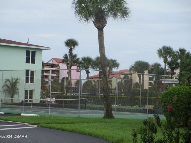 Foto del edificio - 719 S Beach St