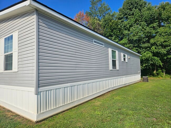 Building Photo - 60 Lynnwood Cir