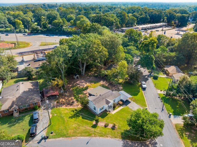 Building Photo - 1801 Crestridge Dr SE