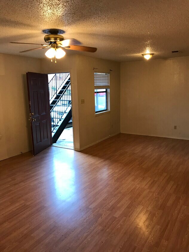 Primary Photo - 1301 Pierre St