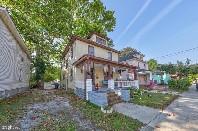 Building Photo - 220 Hazel Ave