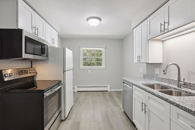 Foto del edificio - 1921 103rd Ave NW