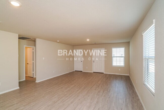 Foto del edificio - May MOVE IN SPECIAL!!