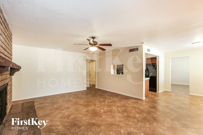 Building Photo - 3012 S Evergreen Rd