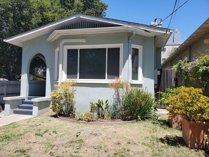 Primary Photo - Sunny 2 bedroom Craftsman Bungalow in Berk...