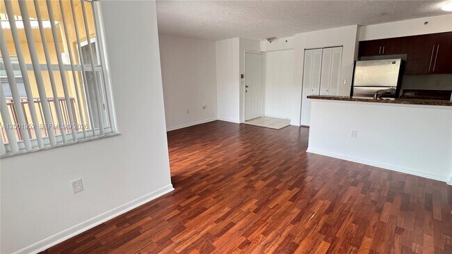 Foto del edificio - 771 N Pine Island Rd