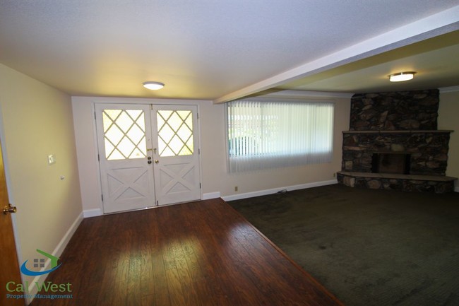 Building Photo - 1539 Lundy Ave