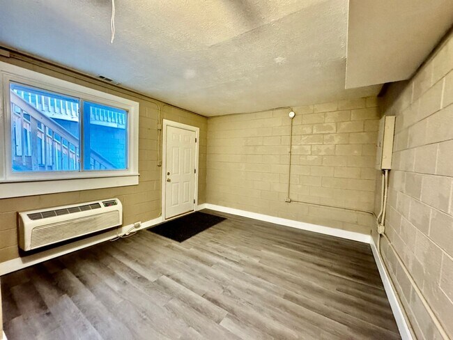 Foto del edificio - 401 N Maple St