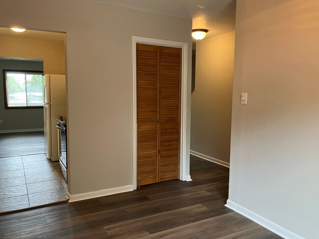Building Photo - WATERFRONT Two Bed Townhouse in Denver Wit...