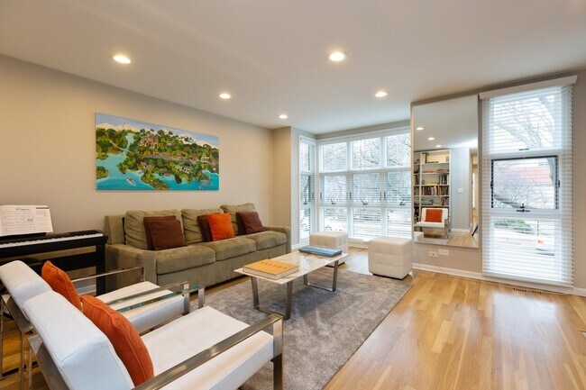 Foto del edificio - 2313 N Wayne Ave