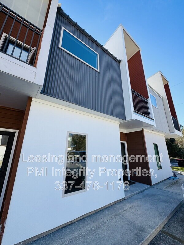 Building Photo - 113 Bayou St