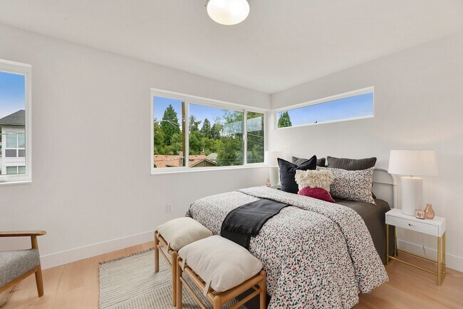 Foto del edificio - 7033 35th Ave NE