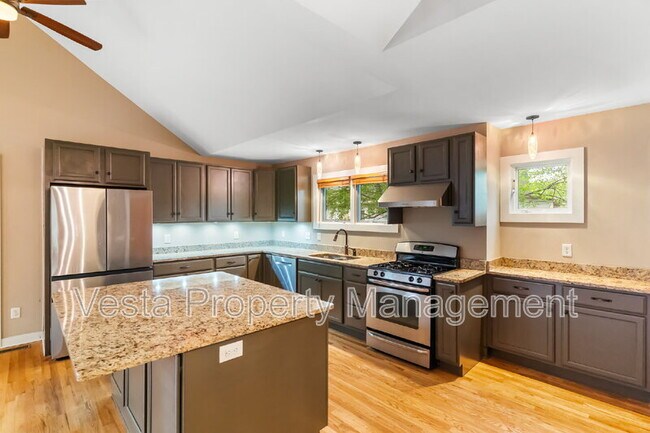 Foto del edificio - 318 Sulphur Springs Rd