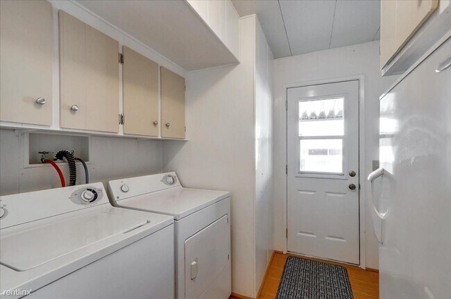 Building Photo - 2 br, 2 bath House - 275 Burnett Ave Spc 112