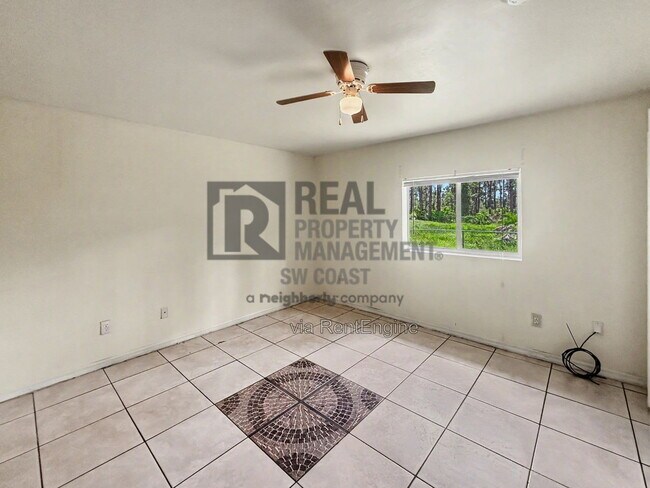Building Photo - 910 East 12th Street