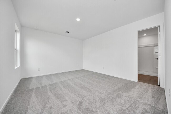 Building Photo - 16831 Spotted Oak Dr