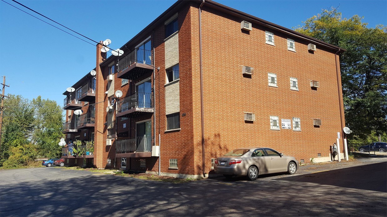 Foto principal - 10220 Ridgeland Ave