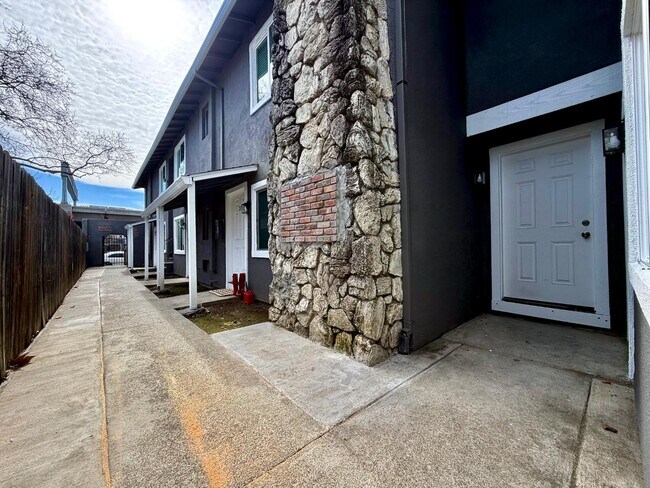 Building Photo - 1819 W St