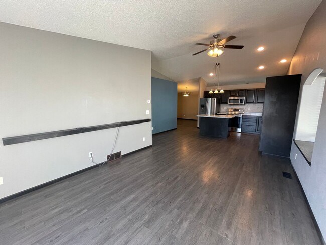 Building Photo - RENTAL PRICE REDUCTION - 3 Bed Twinhome in...