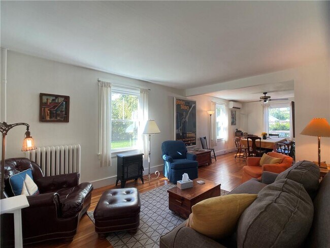 Building Photo - 34 Howland Ave