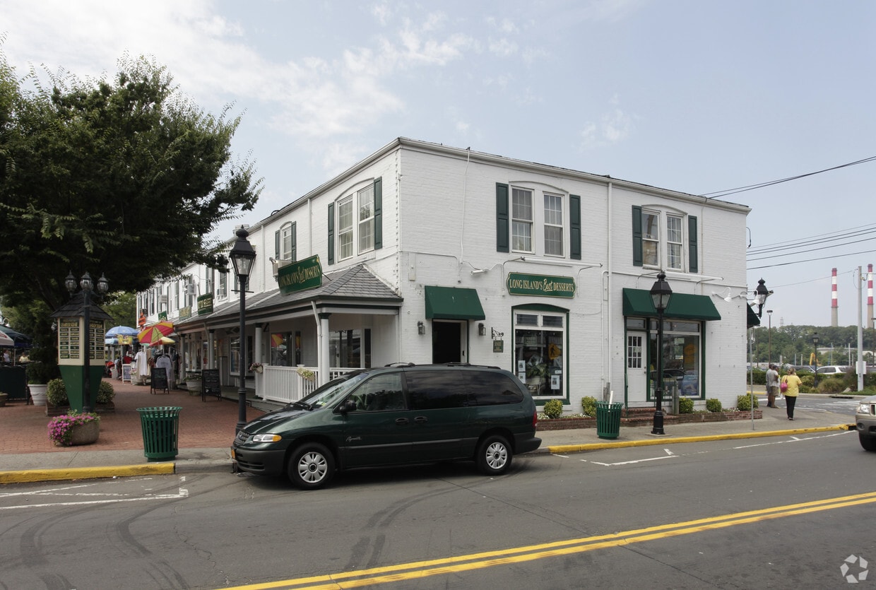 Building Photo - Chandler Square